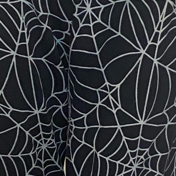 Halloween Soft Leggings with All-Over Spiderwebs Pattern Print Size Large NWT - Picture 4 of 6
